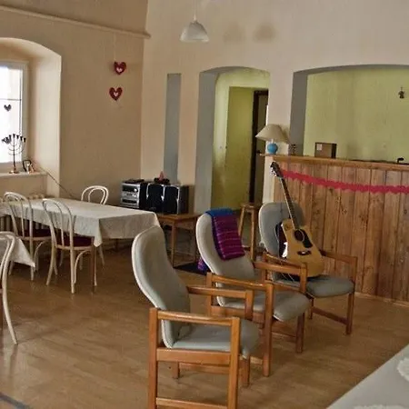 Dom Wycieczkowy Osir Hostel *